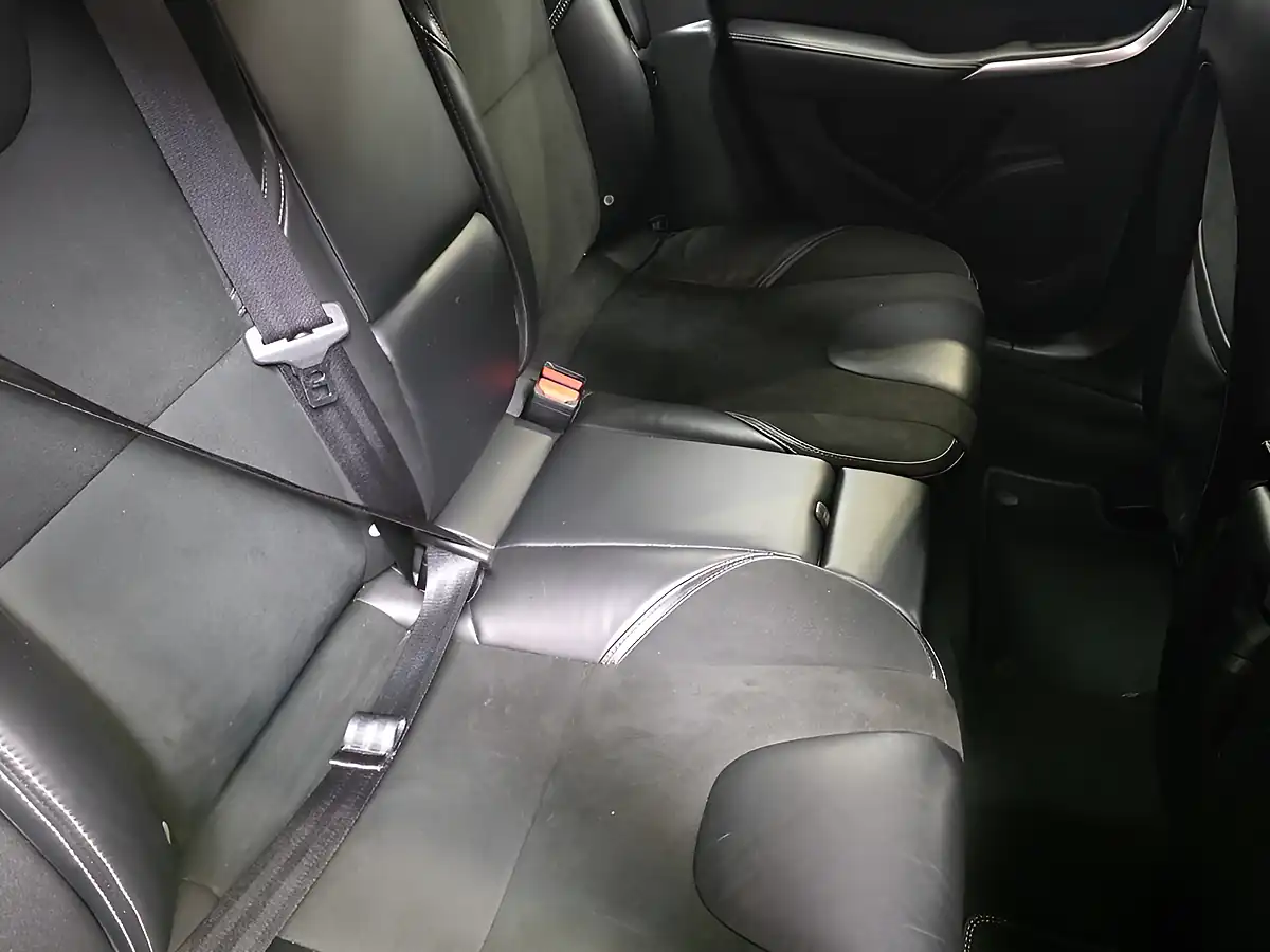 Used 2017 Volvo V40 R-Design Black - Interior and Exterior details 13