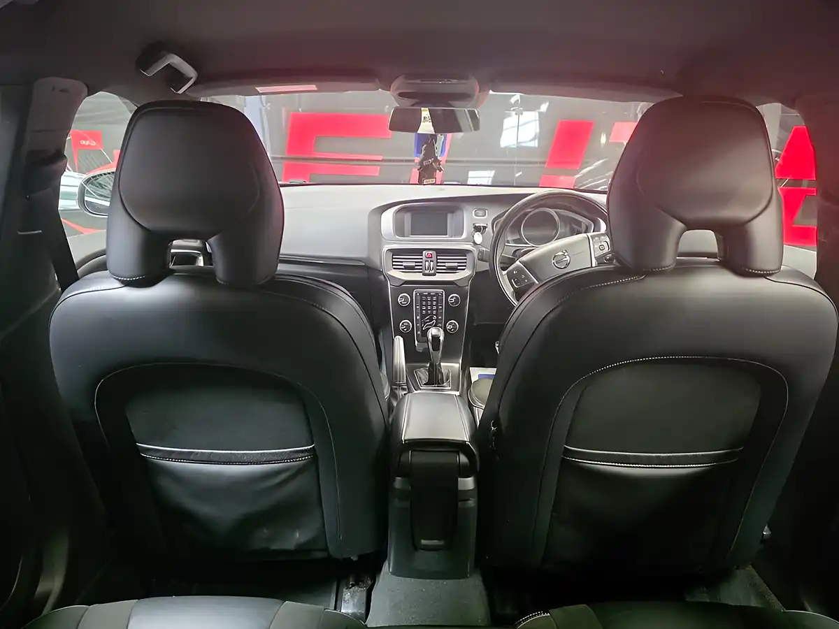 Used 2017 Volvo V40 R-Design Black - Interior and Exterior details 20