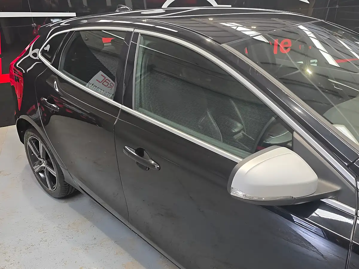 Used 2017 Volvo V40 R-Design Black - Interior and Exterior details 6