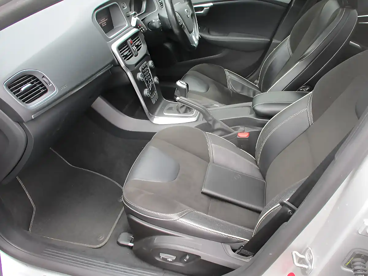 Used 2017 Volvo V40 R-Design Bright Silver - Interior and Exterior details 17