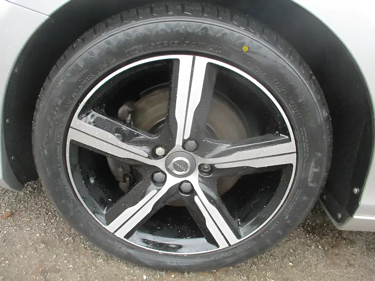 Used 2017 Volvo V40 R-Design Bright Silver - Interior and Exterior details 9