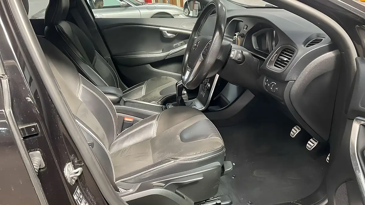 Used 2017 Volvo V40 R-Design Nav Plus Black - Interior and Exterior details 11