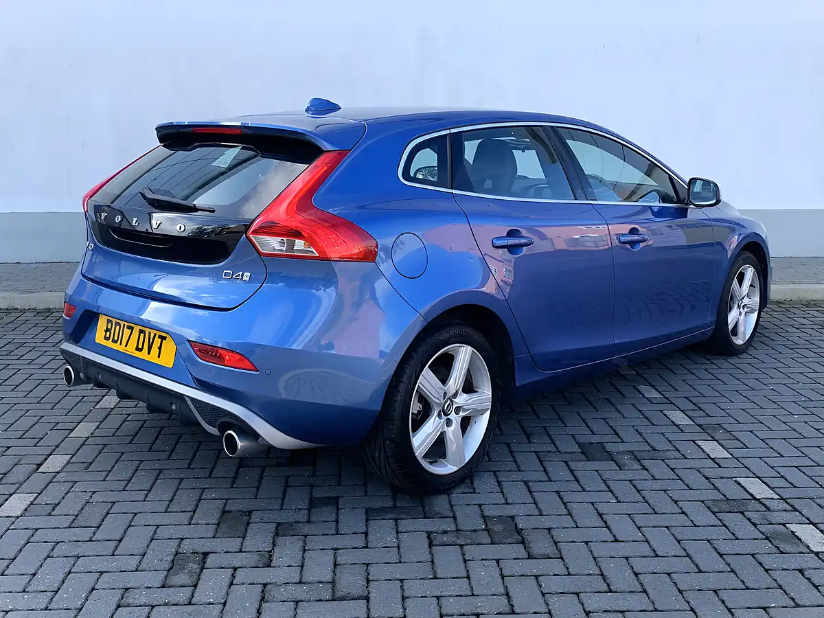 Used 2017 Volvo V40 R-Design Nav Plus Blue - Interior and Exterior details 10
