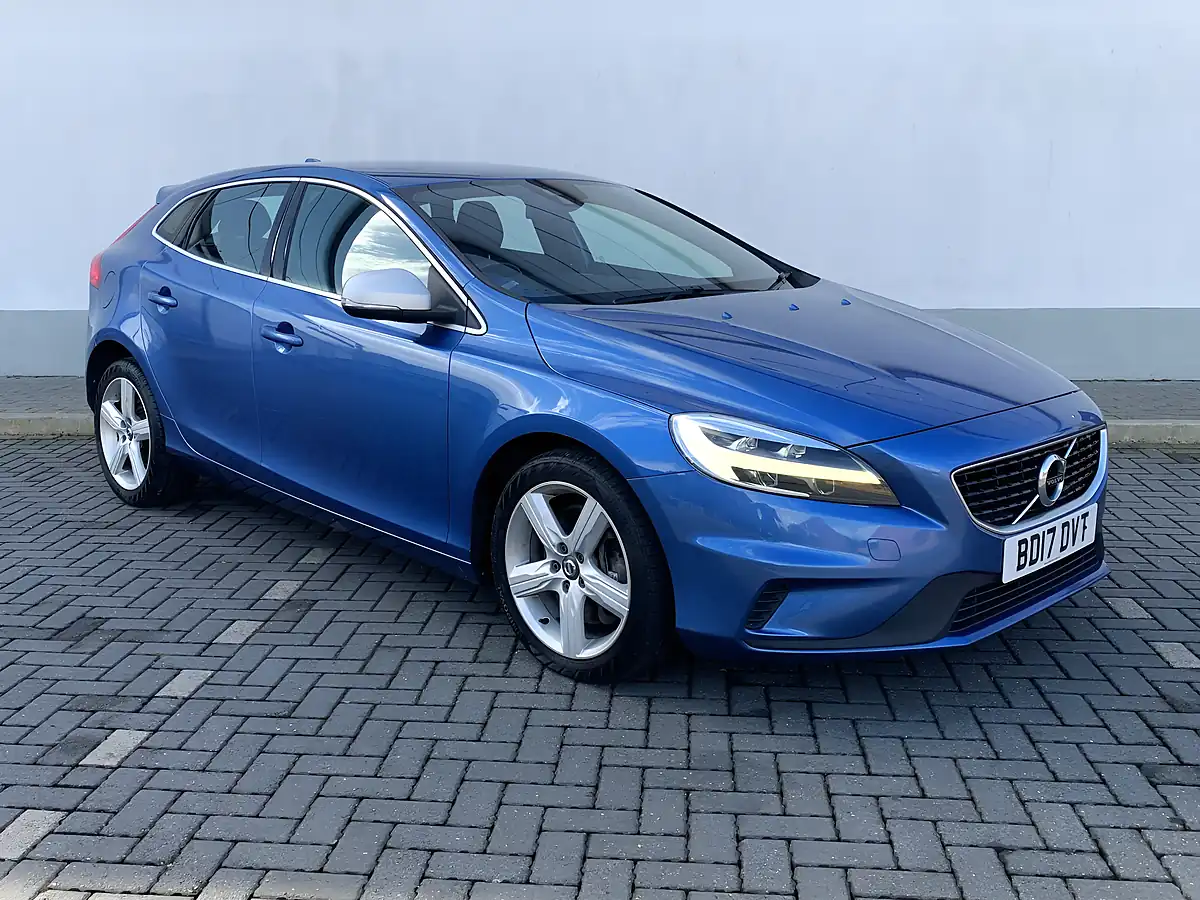 Used 2017 Volvo V40 R-Design Nav Plus Blue - Interior and Exterior details 3