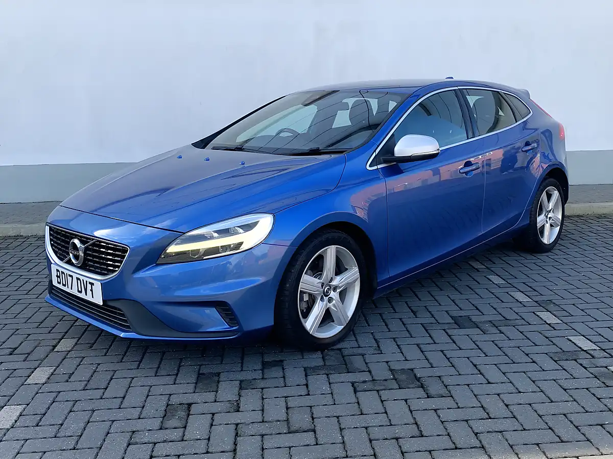 Used 2017 Volvo V40 R-Design Nav Plus Blue - Interior and Exterior details 4