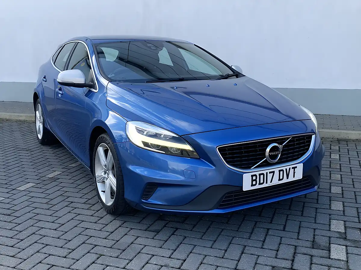 Used 2017 Volvo V40 R-Design Nav Plus Blue - Interior and Exterior details 6