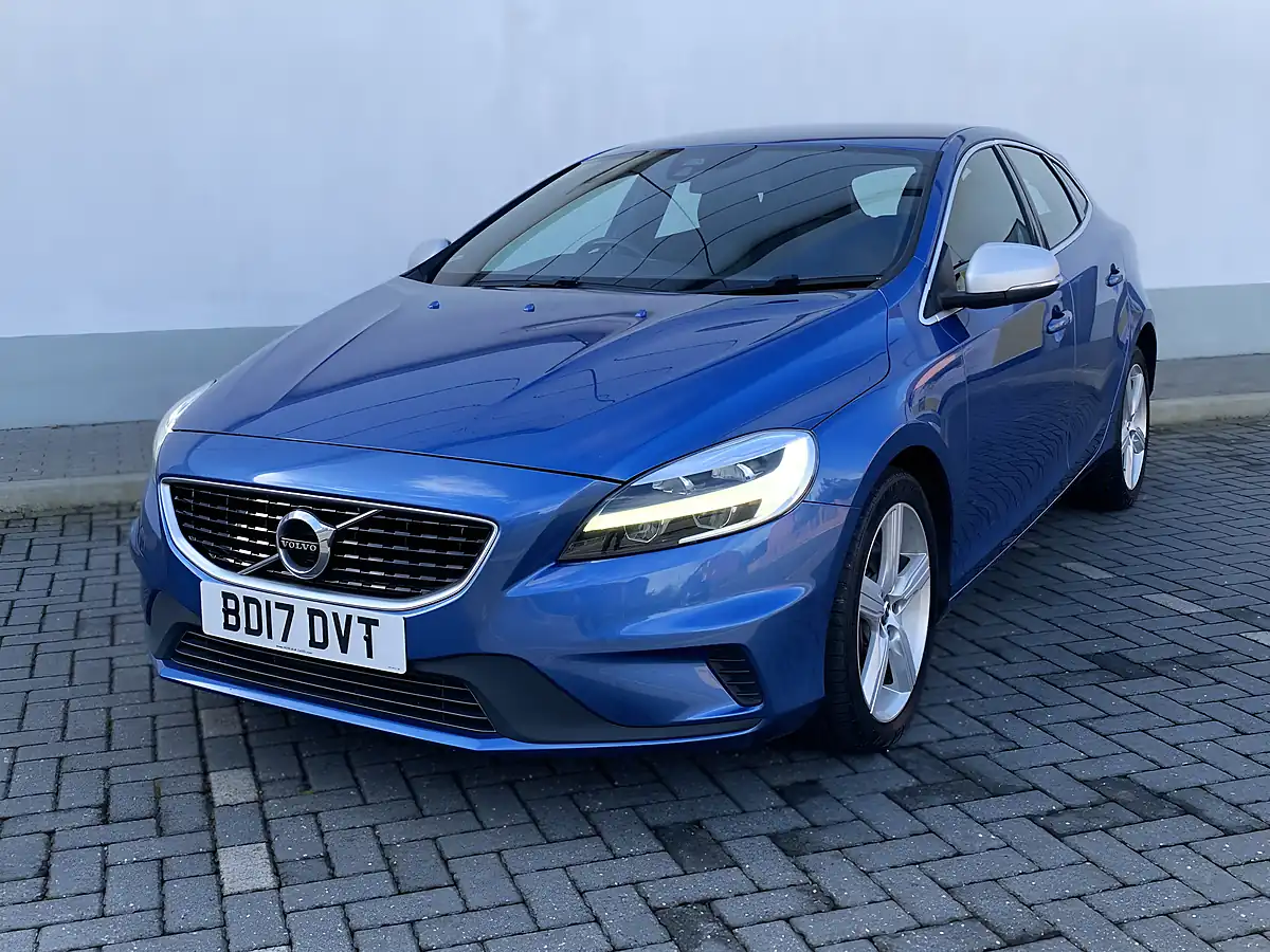 Used 2017 Volvo V40 R-Design Nav Plus Blue - Interior and Exterior details 7