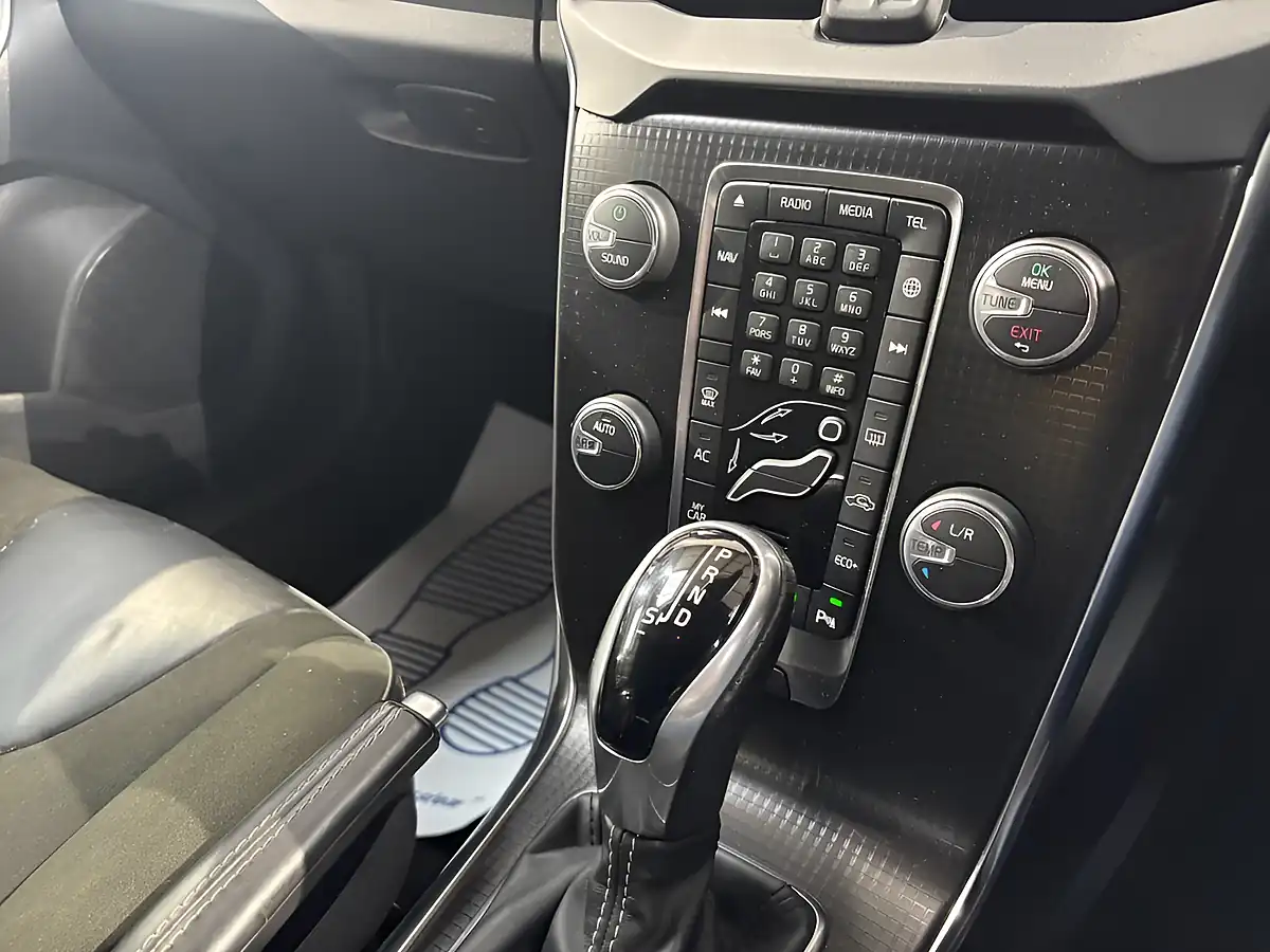 Used 2017 Volvo V40 R-Design Nav Plus Grey - Interior and Exterior details 16