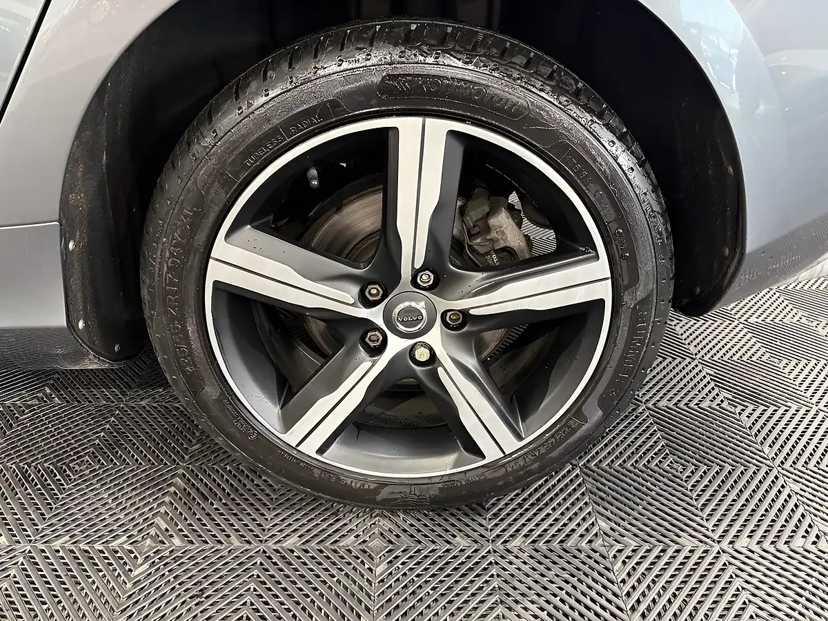Used 2017 Volvo V40 R-Design Nav Plus Grey - Interior and Exterior details 19