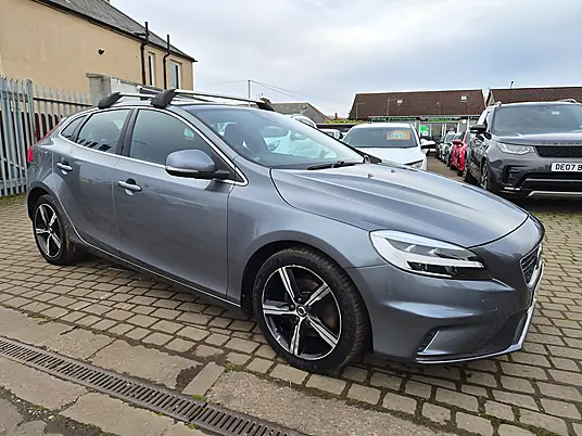 2017 Volvo V40 R-Design Nav Plus T2