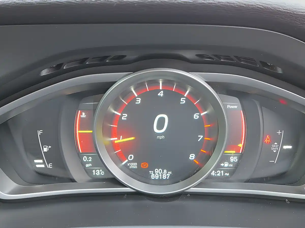 Used 2017 Volvo V40 R-Design Nav Plus Grey - Interior and Exterior details 10