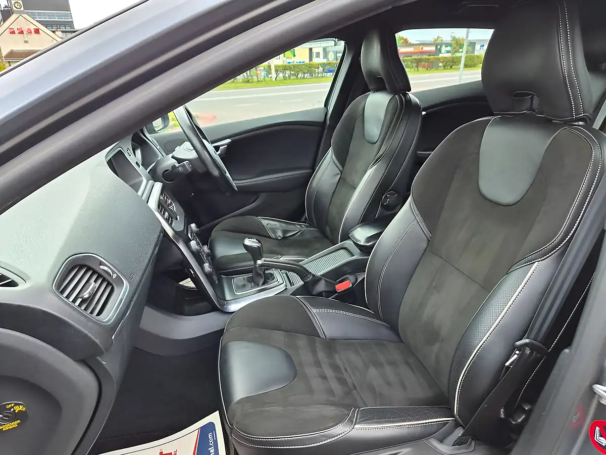 Used 2017 Volvo V40 R-Design Nav Plus Grey - Interior and Exterior details 13