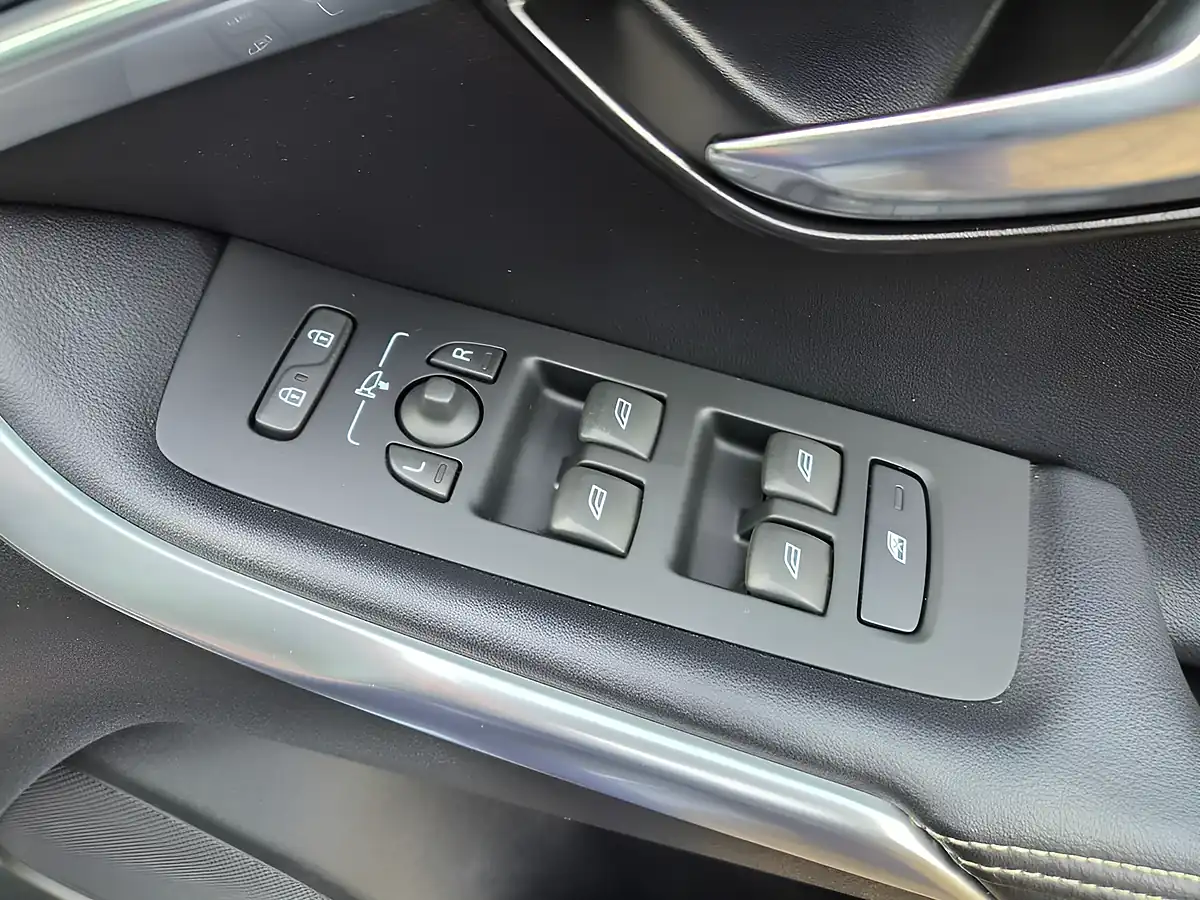 Used 2017 Volvo V40 R-Design Nav Plus Grey - Interior and Exterior details 15