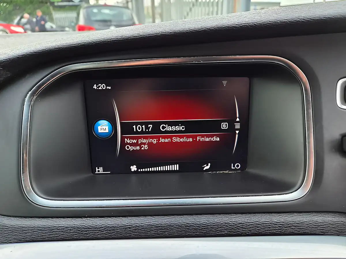 Used 2017 Volvo V40 R-Design Nav Plus Grey - Interior and Exterior details 19