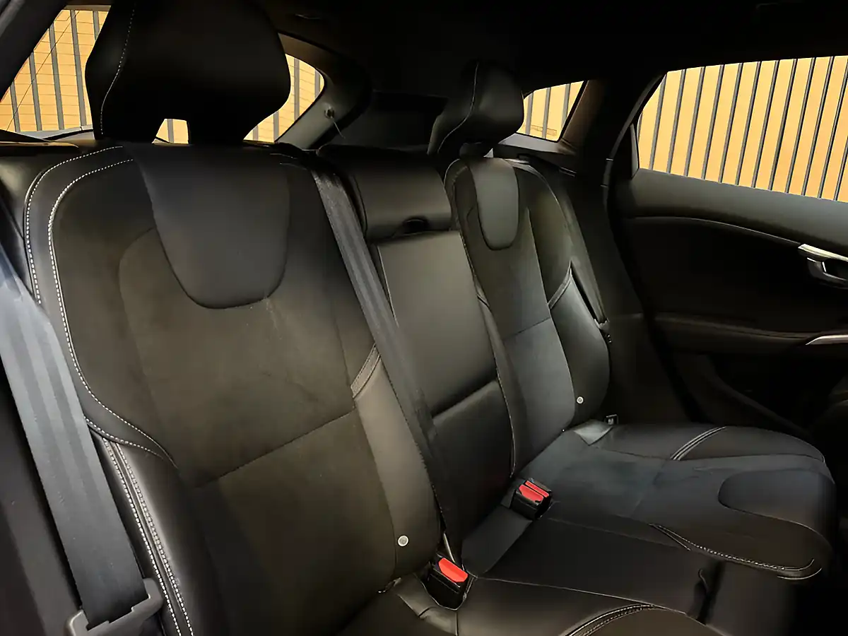 Used 2017 Volvo V40 R-Design Nav Plus Passion Red - Interior and Exterior details 18
