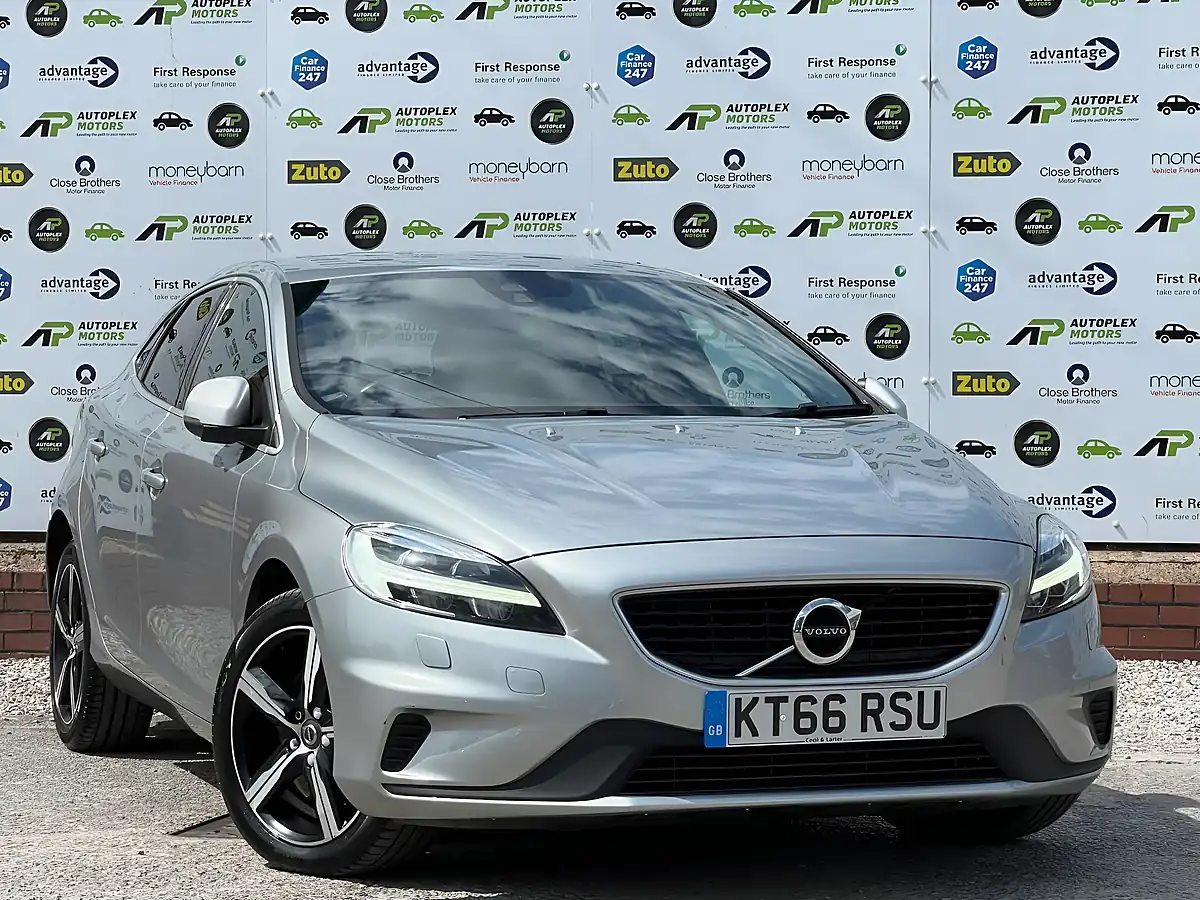 Used 2017 Volvo V40 R-Design Nav Plus Silver - Front View