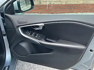 Used 2017 Volvo V40 R-Design Nav Plus Silver - Interior and Exterior details 14