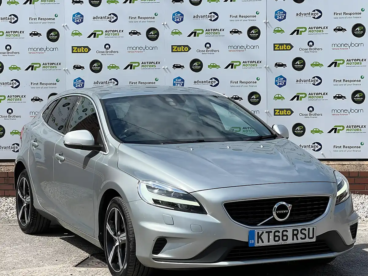 Used 2017 Volvo V40 R-Design Nav Plus Silver - Interior and Exterior details 4
