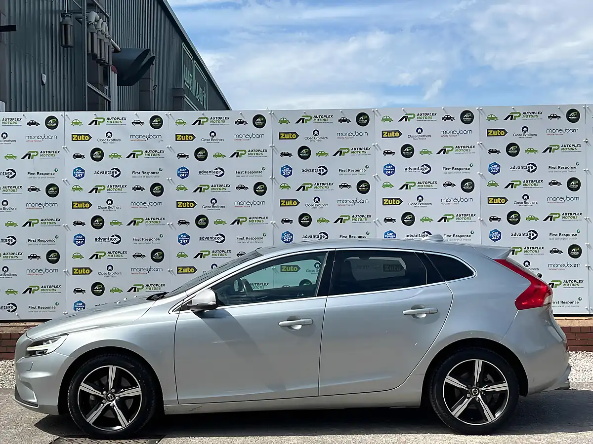 Used 2017 Volvo V40 R-Design Nav Plus Silver - Interior and Exterior details 6