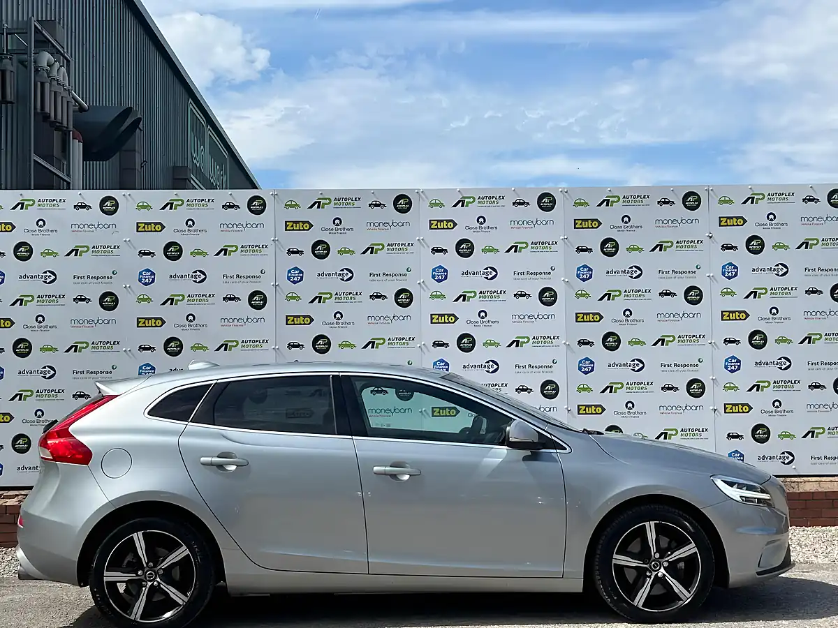 Used 2017 Volvo V40 R-Design Nav Plus Silver - Interior and Exterior details 7