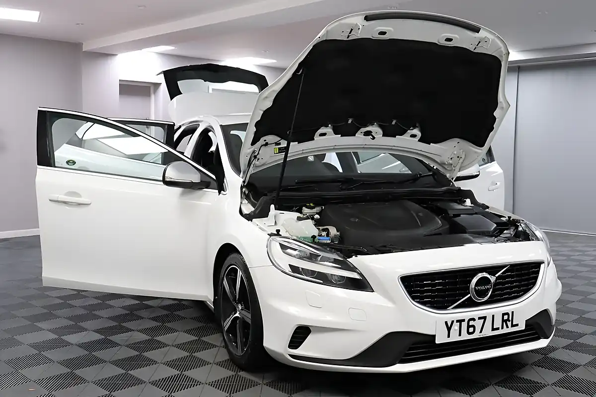 Used 2017 Volvo V40 R-Design Nav Plus White - Interior and Exterior details 14