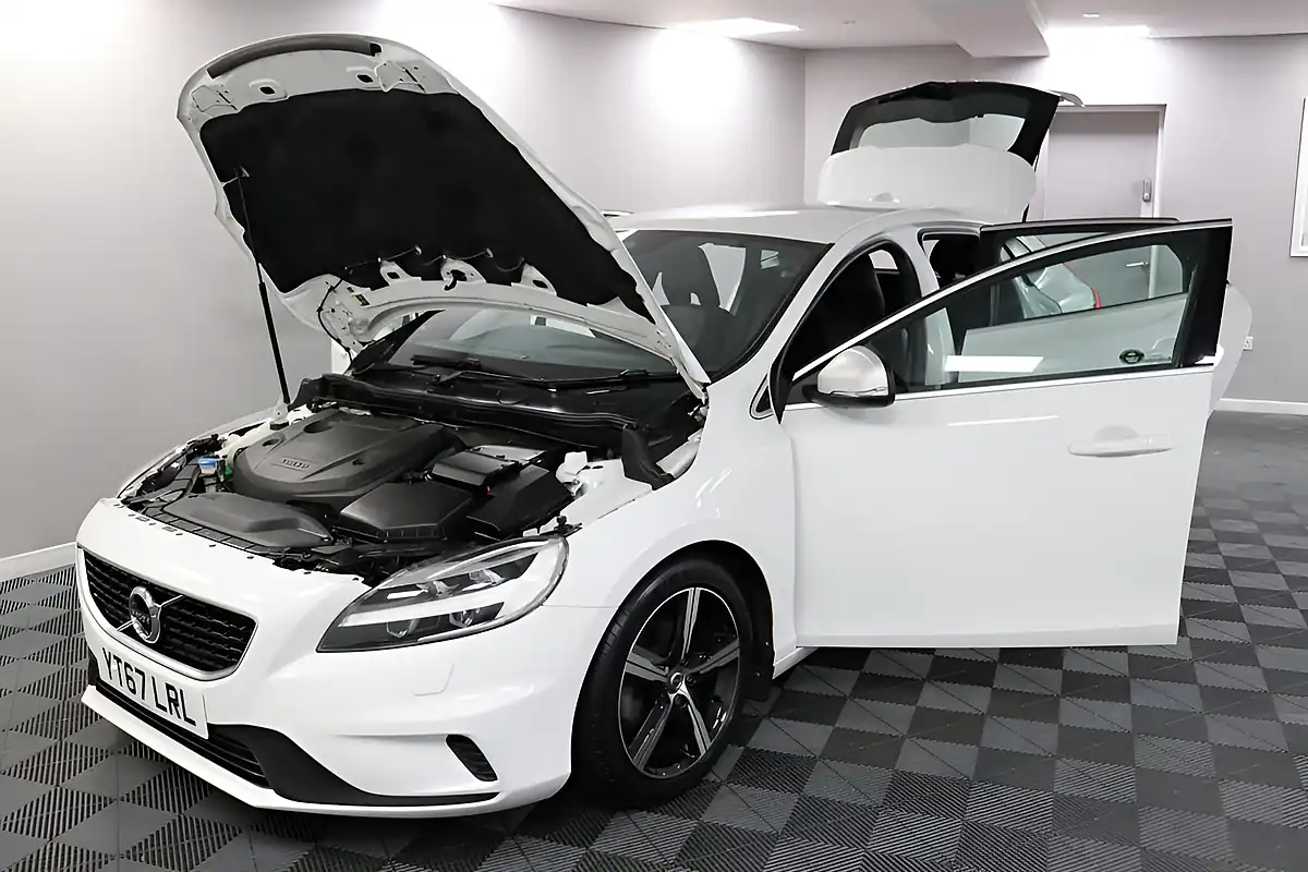 Used 2017 Volvo V40 R-Design Nav Plus White - Interior and Exterior details 15