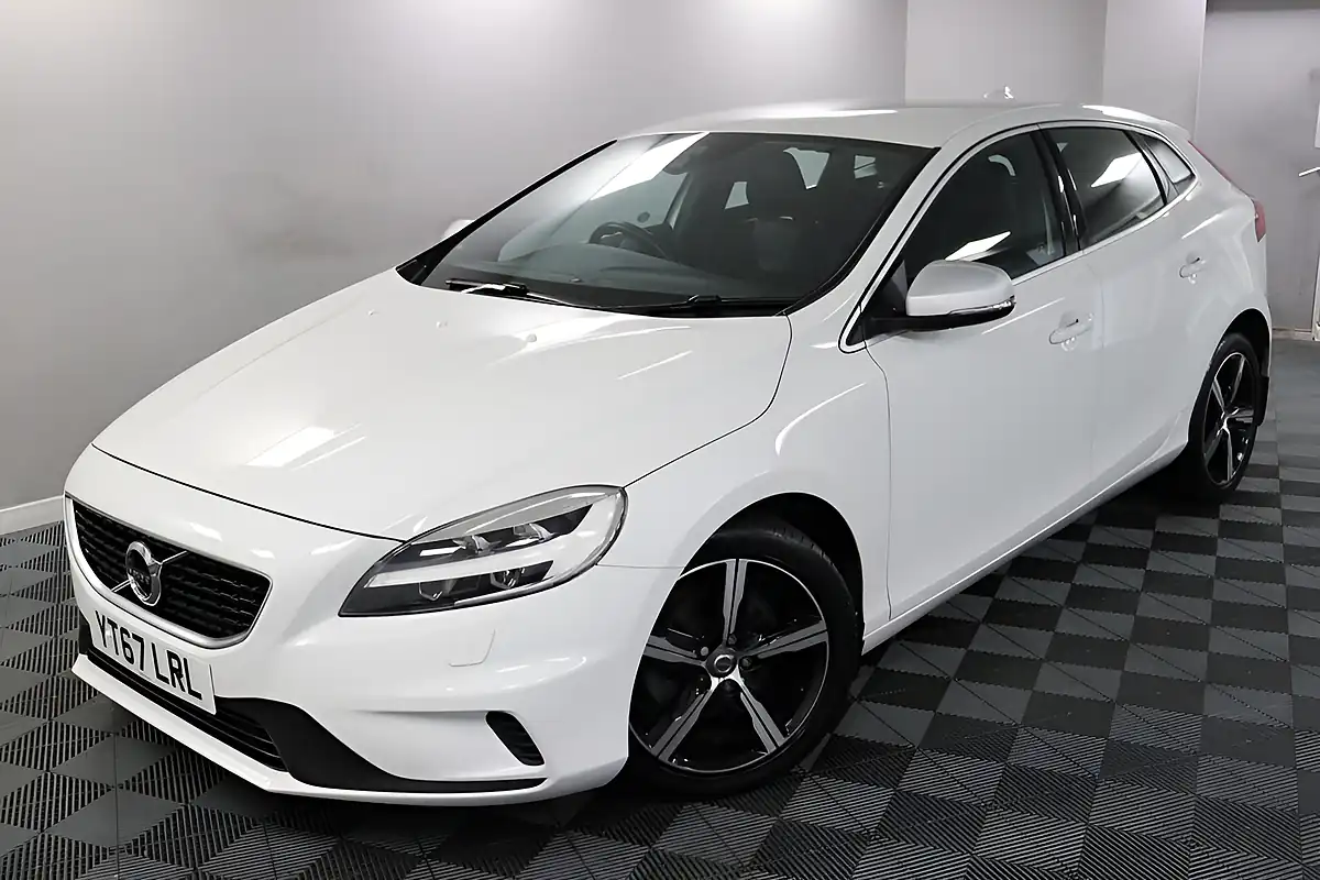 Used 2017 Volvo V40 R-Design Nav Plus White - Interior and Exterior details 19