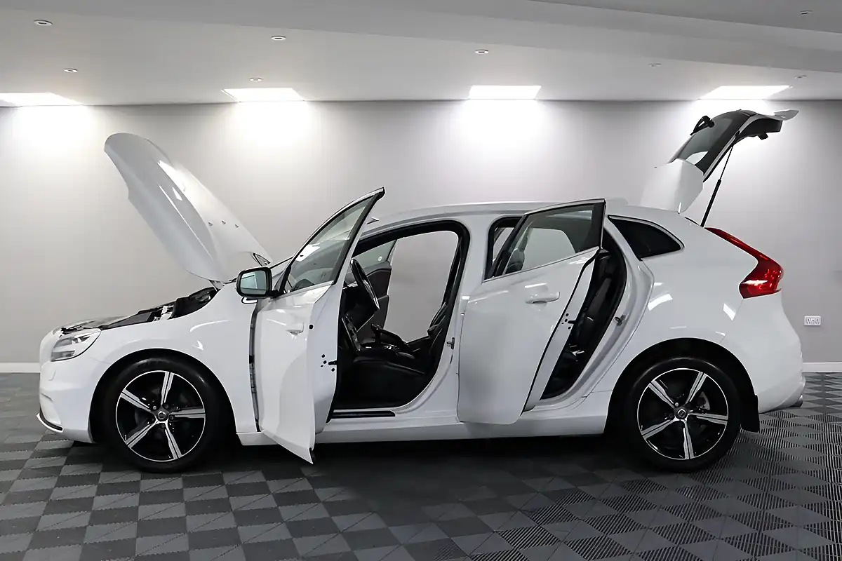 Used 2017 Volvo V40 R-Design Nav Plus White - Interior and Exterior details 5