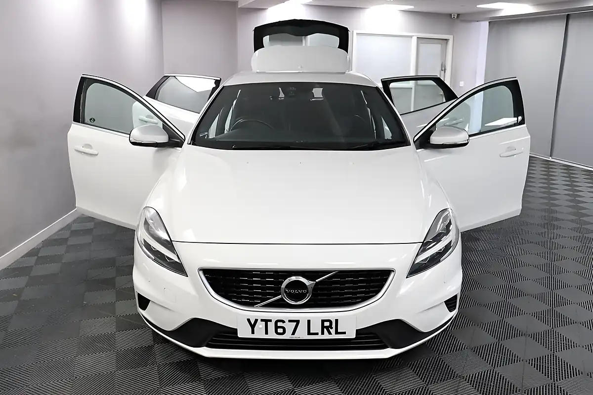 Used 2017 Volvo V40 R-Design Nav Plus White - Interior and Exterior details 6