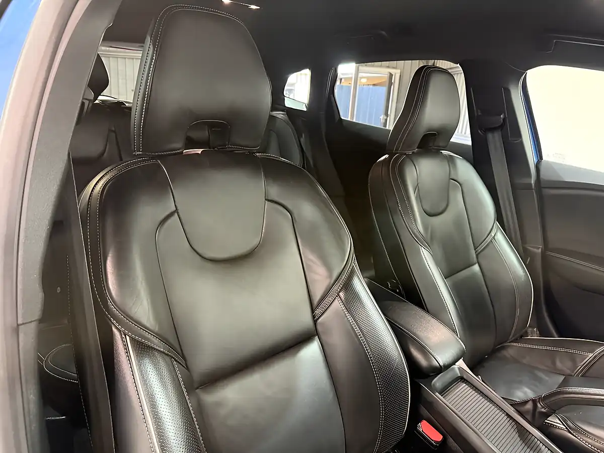 Used 2017 Volvo V40 R-Design Pro Blue - Interior and Exterior details 10