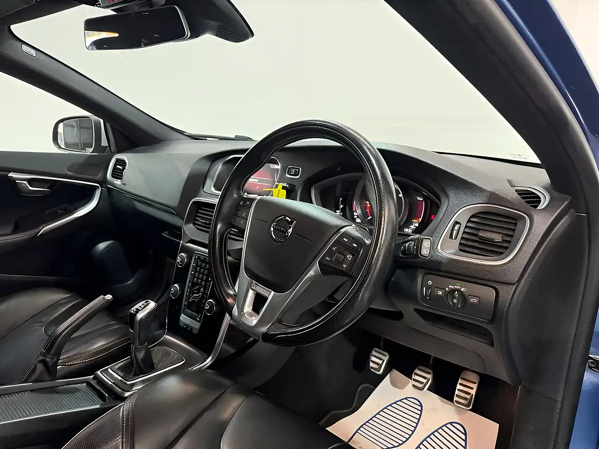 Used 2017 Volvo V40 R-Design Pro Blue - Interior and Exterior details 11