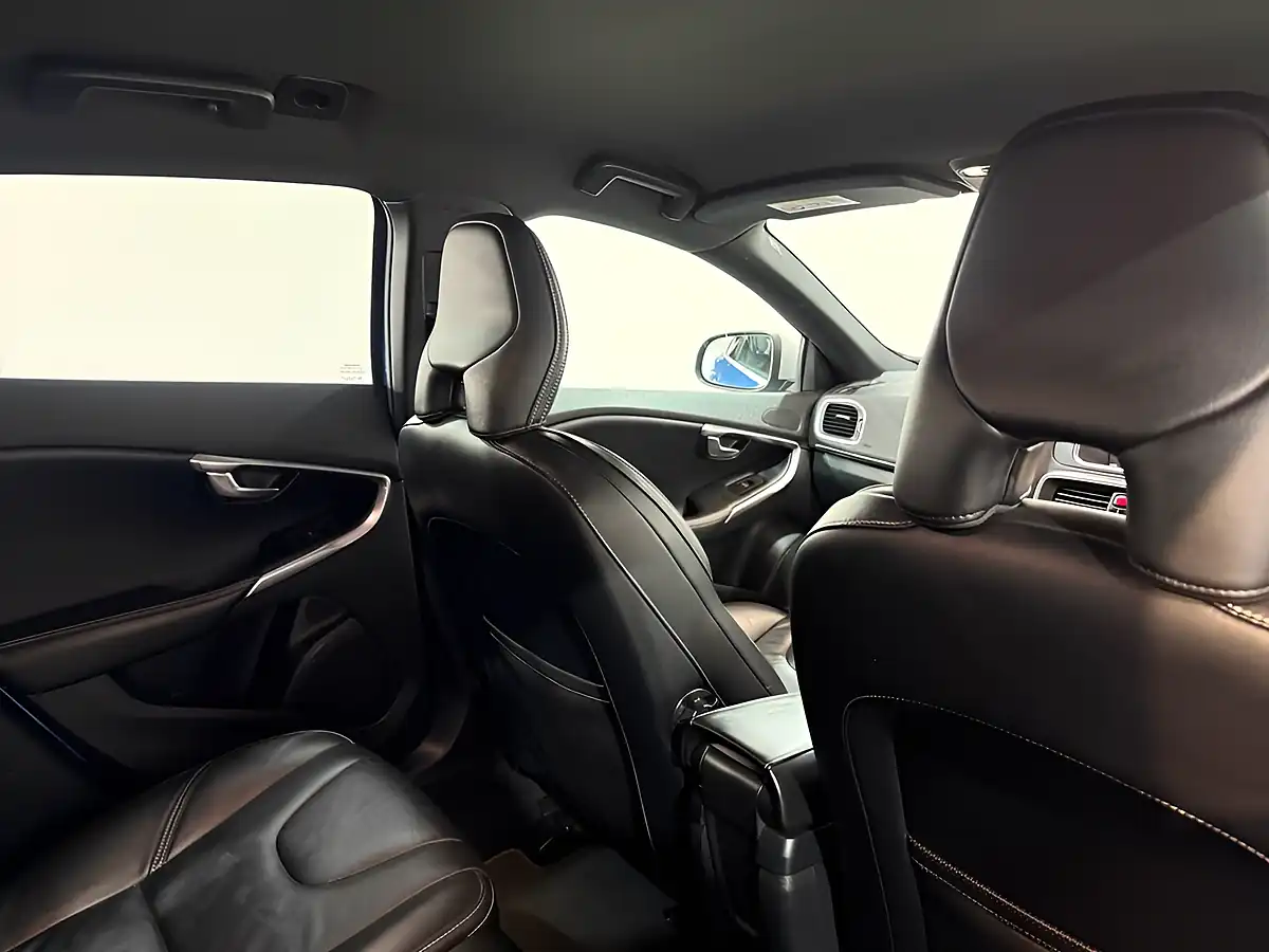 Used 2017 Volvo V40 R-Design Pro Blue - Interior and Exterior details 12