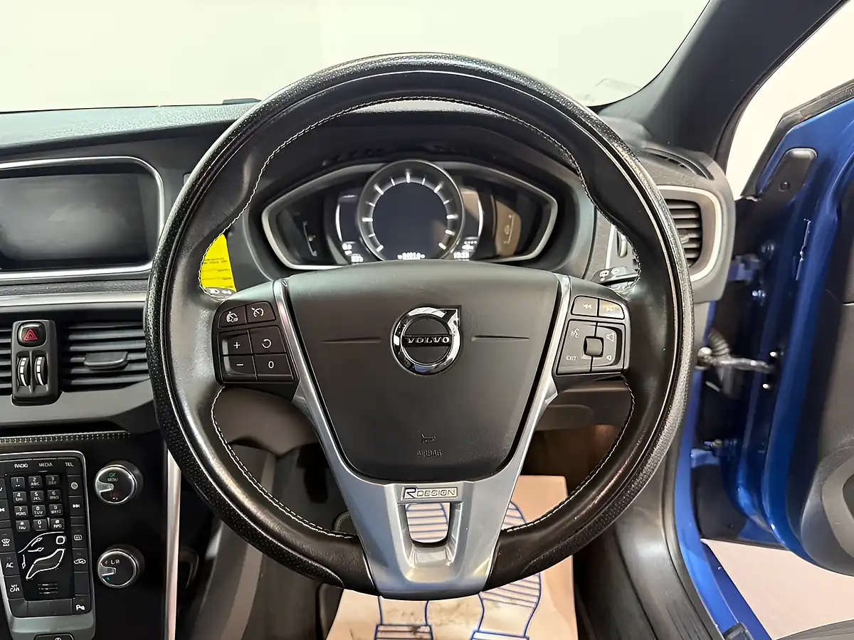 Used 2017 Volvo V40 R-Design Pro Blue - Interior and Exterior details 15