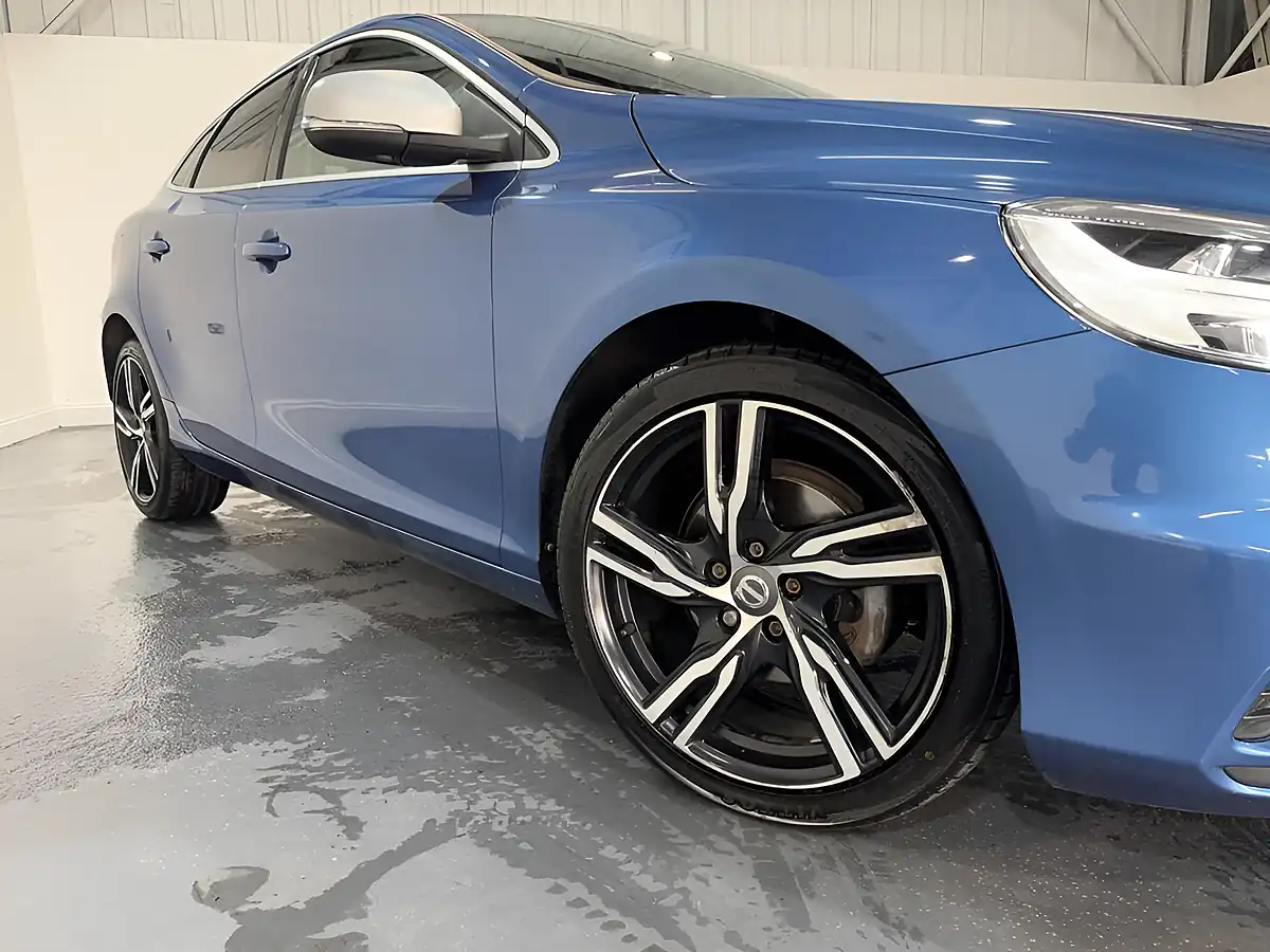 Used 2017 Volvo V40 R-Design Pro Blue - Interior and Exterior details 4