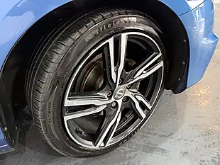 Used 2017 Volvo V40 R-Design Pro Blue - Interior and Exterior details 5