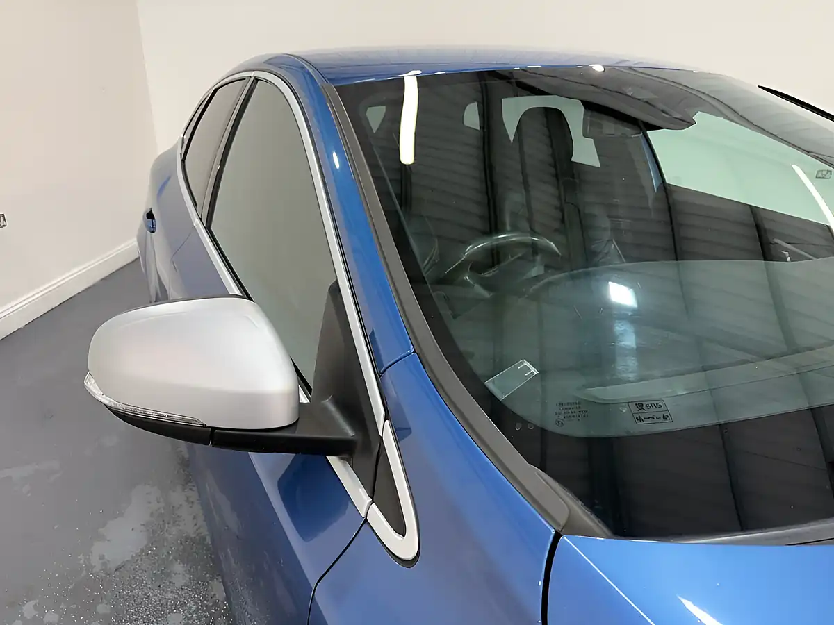 Used 2017 Volvo V40 R-Design Pro Blue - Interior and Exterior details 6