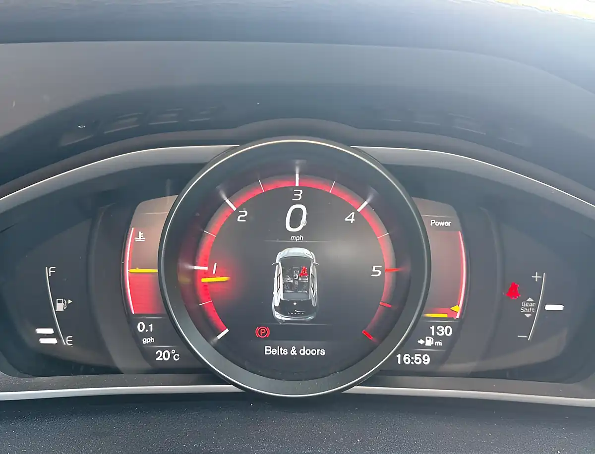 Used 2017 Volvo V40 R-Design Pro Bright Silver - Interior and Exterior details 12