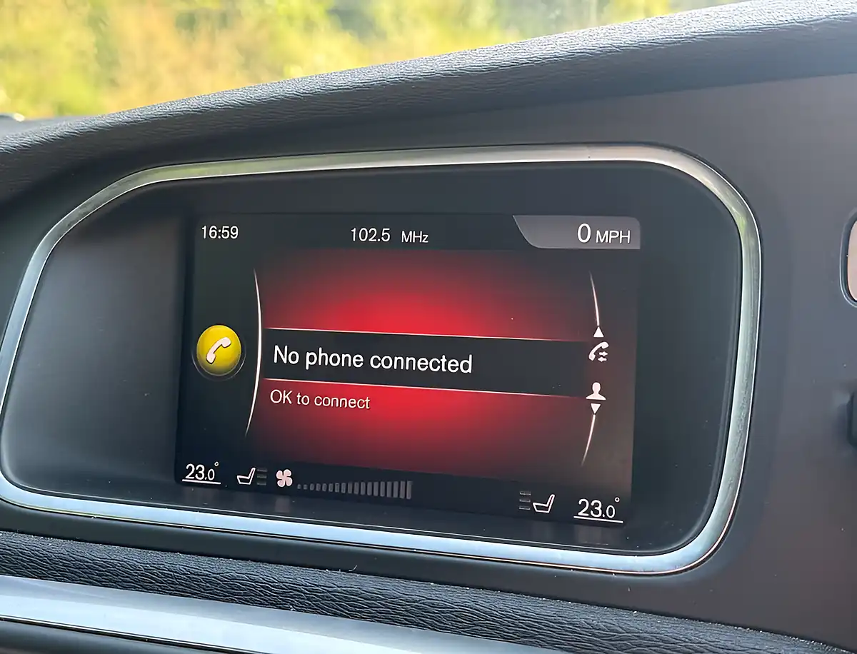 Used 2017 Volvo V40 R-Design Pro Bright Silver - Interior and Exterior details 15