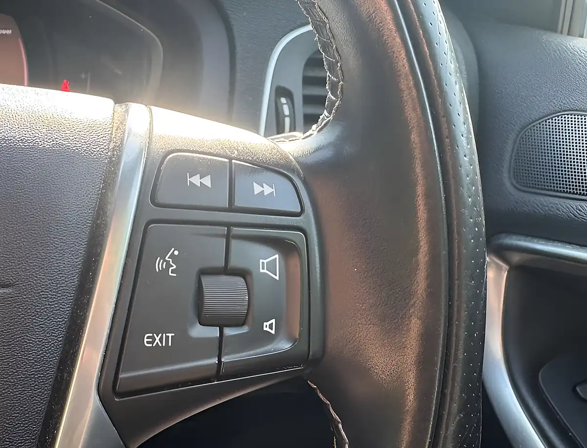 Used 2017 Volvo V40 R-Design Pro Bright Silver - Interior and Exterior details 19