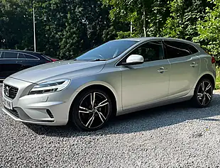 Used 2017 Volvo V40 R-Design Pro Bright Silver - Interior and Exterior details 7
