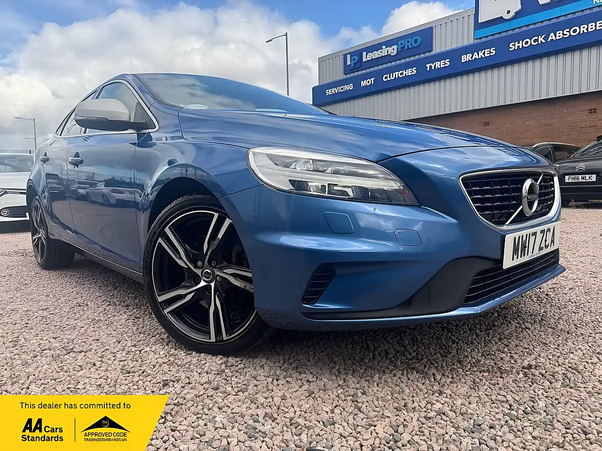 Used 2017 Volvo V40 R-Design Pro Bursting Blue - Front View