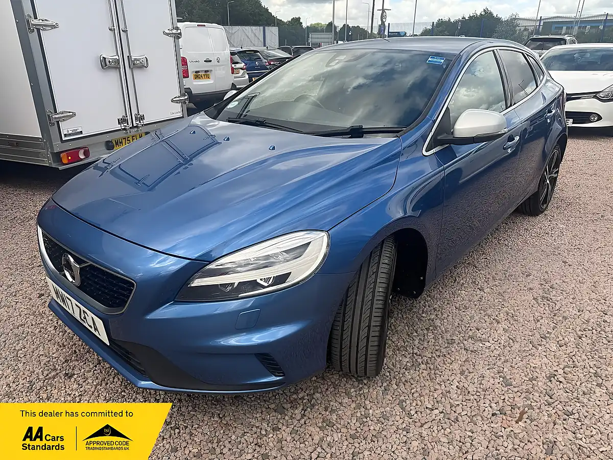 Used 2017 Volvo V40 R-Design Pro Bursting Blue - Interior and Exterior details 11