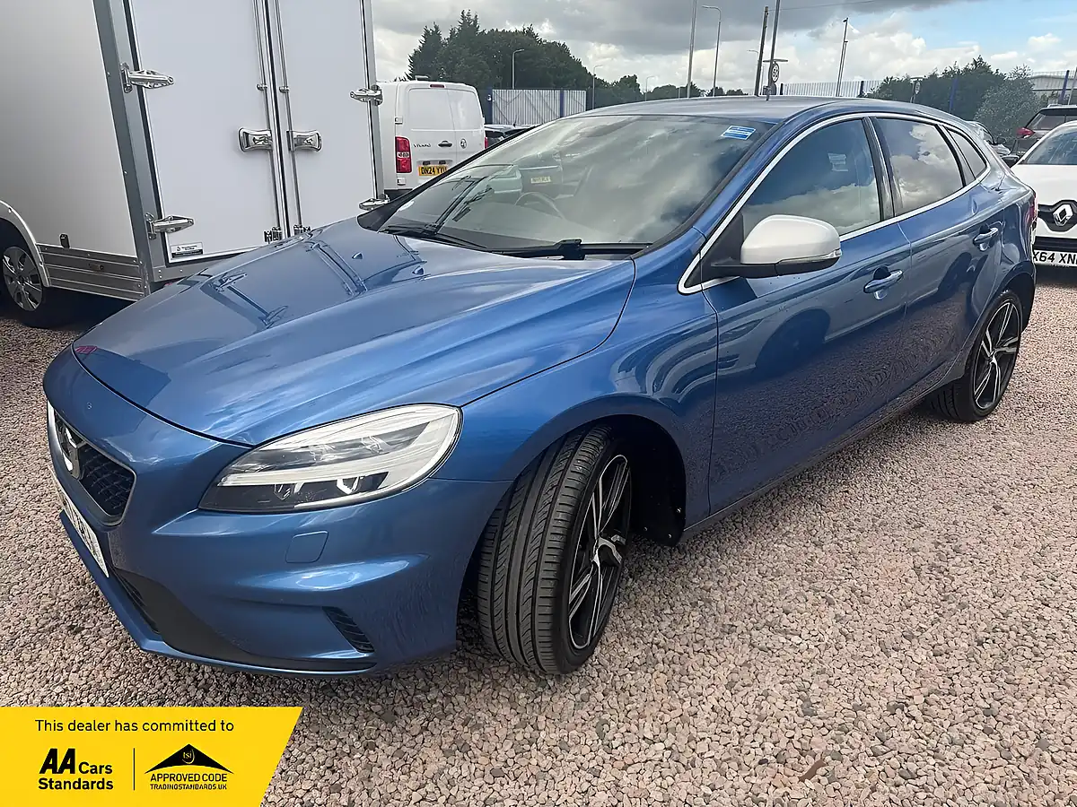 Used 2017 Volvo V40 R-Design Pro Bursting Blue - Interior and Exterior details 12