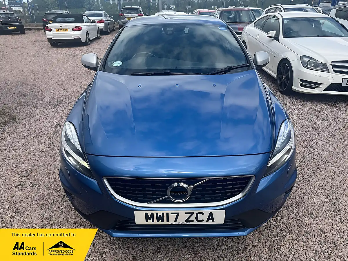 Used 2017 Volvo V40 R-Design Pro Bursting Blue - Interior and Exterior details 14