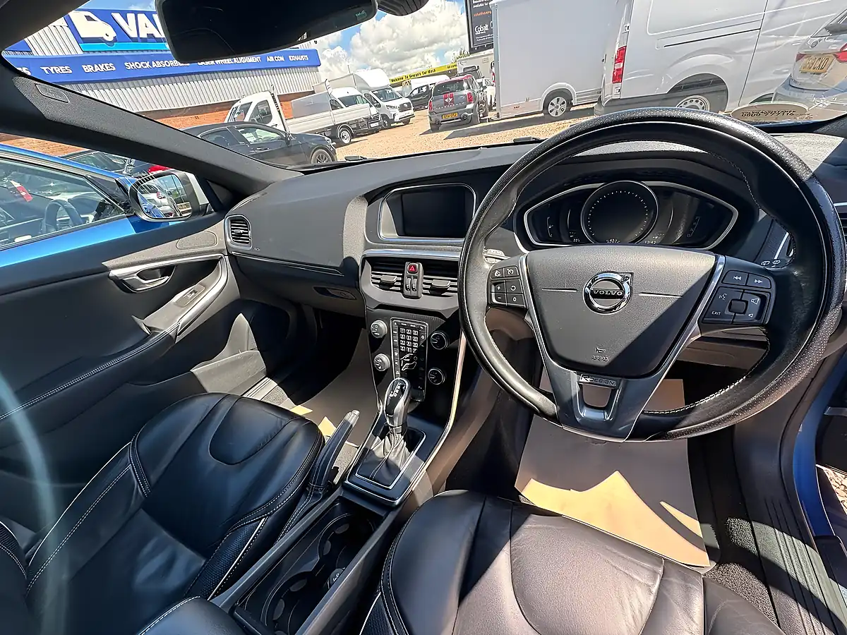 Used 2017 Volvo V40 R-Design Pro Bursting Blue - Interior and Exterior details 15
