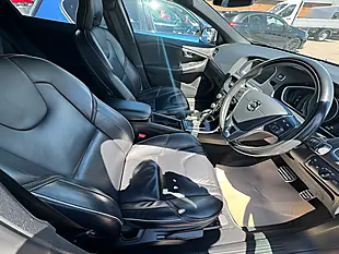 Used 2017 Volvo V40 R-Design Pro Bursting Blue - Interior and Exterior details 16