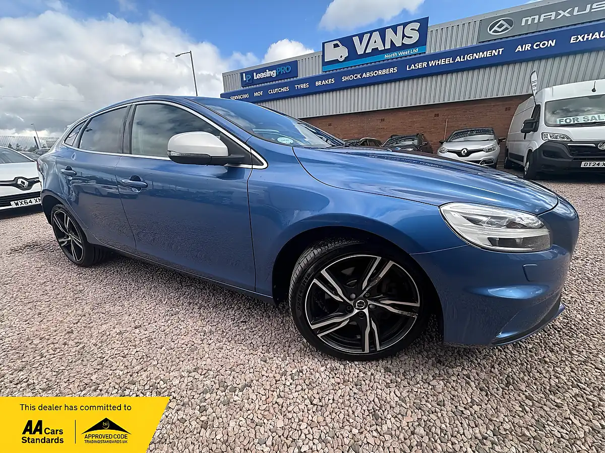 Used 2017 Volvo V40 R-Design Pro Bursting Blue - Interior and Exterior details 3