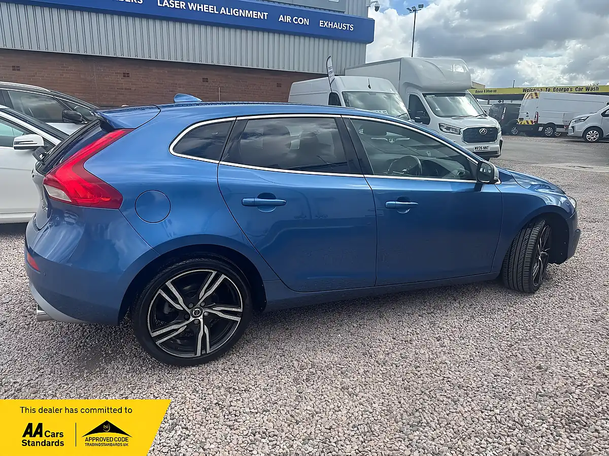 Used 2017 Volvo V40 R-Design Pro Bursting Blue - Interior and Exterior details 6