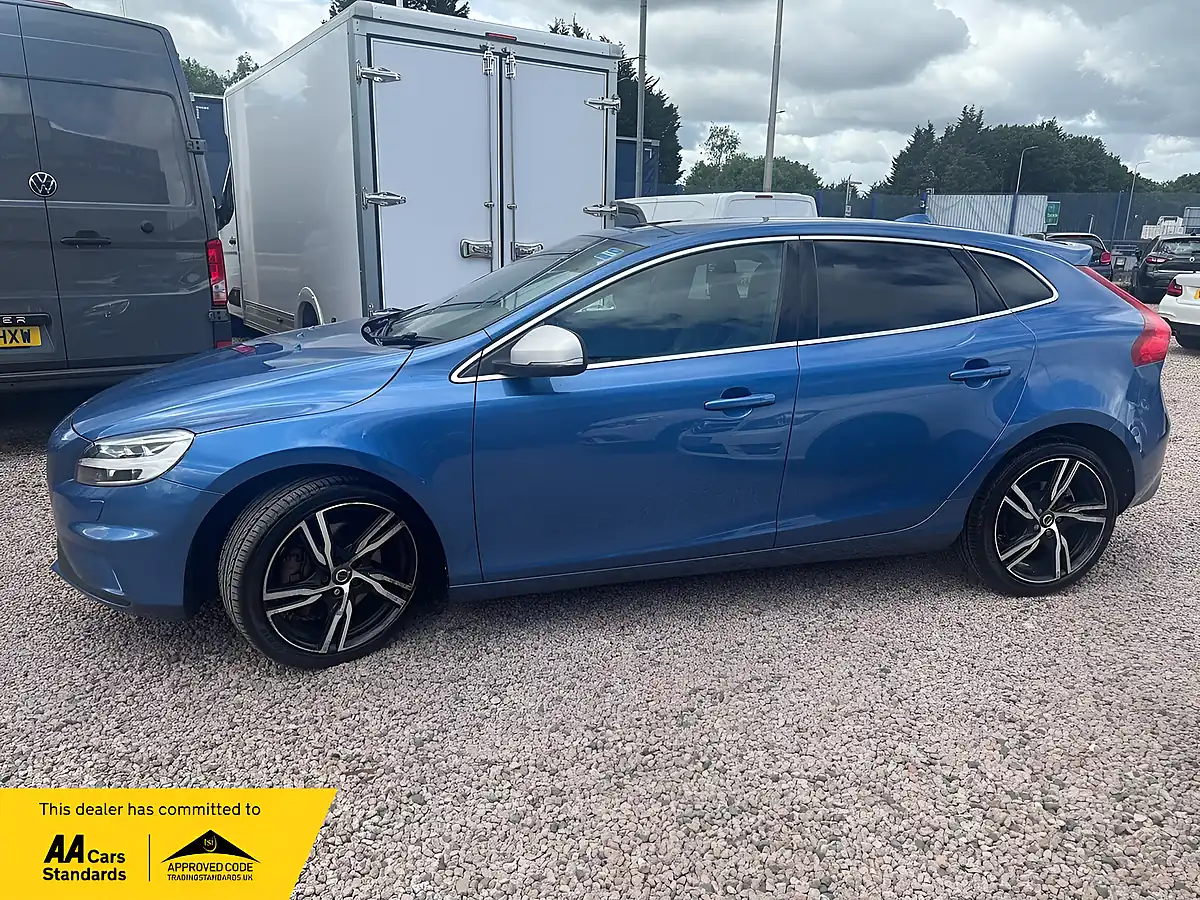 Used 2017 Volvo V40 R-Design Pro Bursting Blue - Interior and Exterior details 7