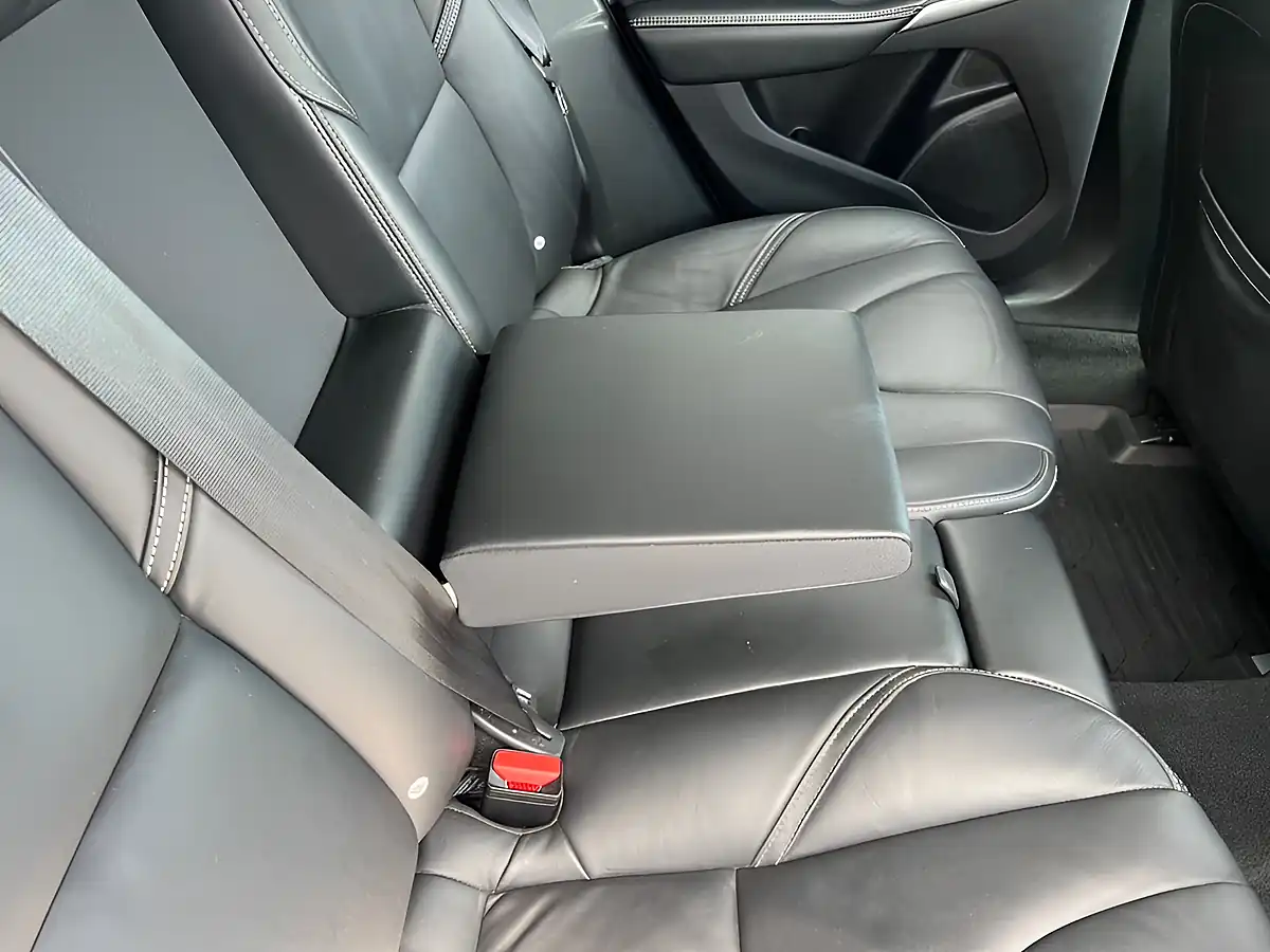Used 2017 Volvo V40 R-Design Pro Grey - Interior and Exterior details 13